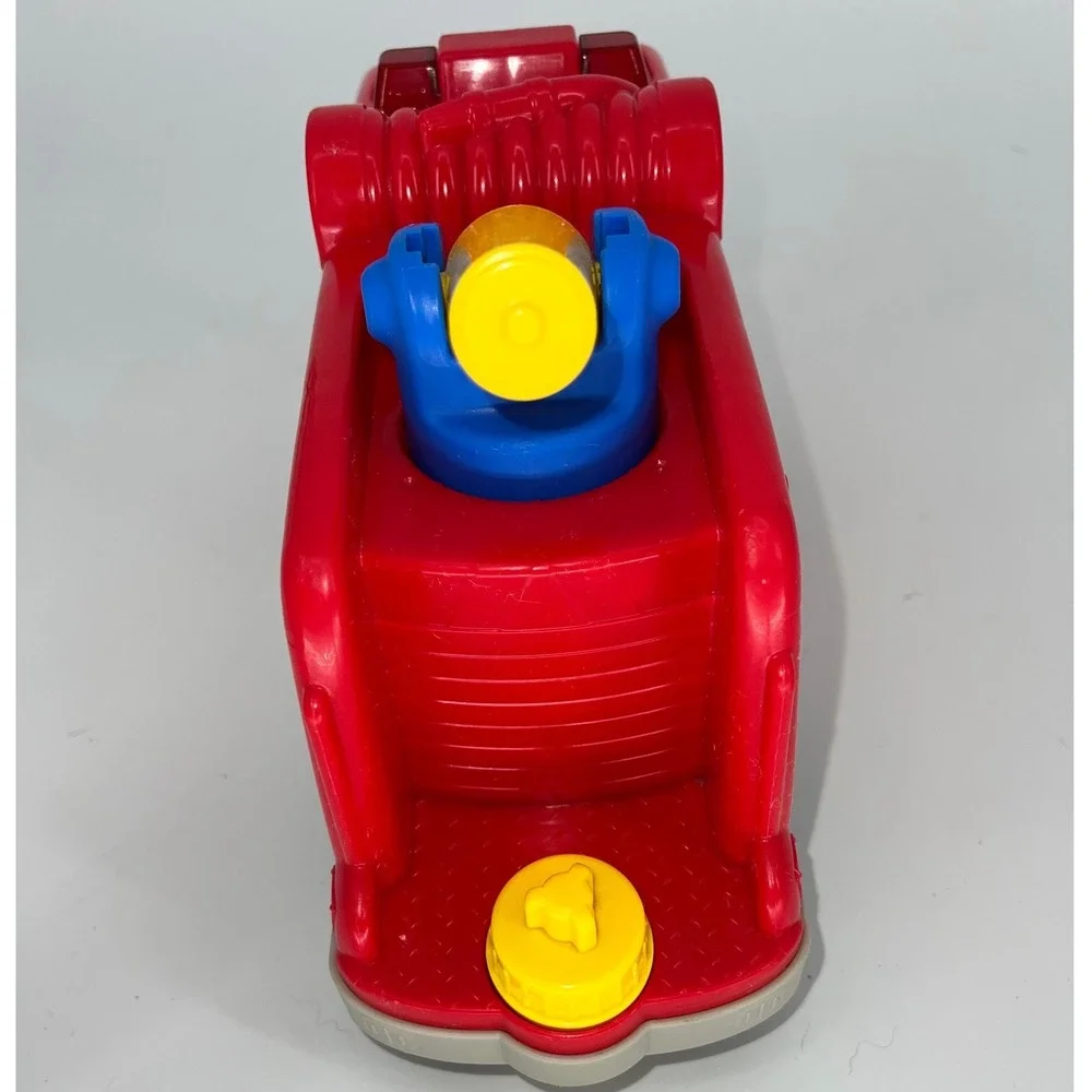 Fisher-Price Little People Lift n Lower Fire Truck Red Toy Vehicle‎